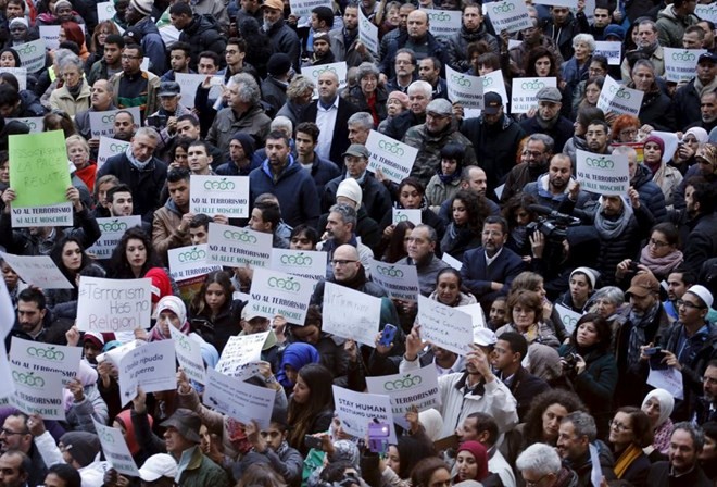 Muslims in Italy rally against terrorism - ảnh 1